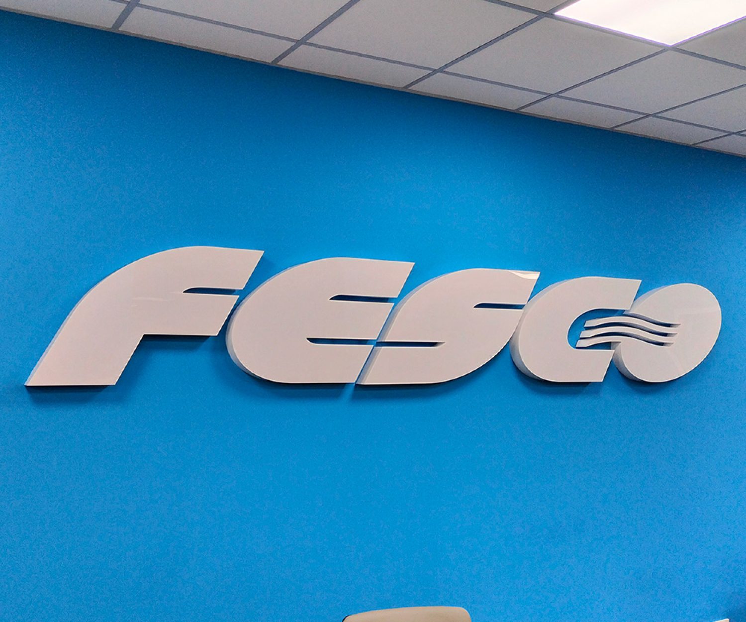 Объемные акриловые буквы для офиса Fesco
