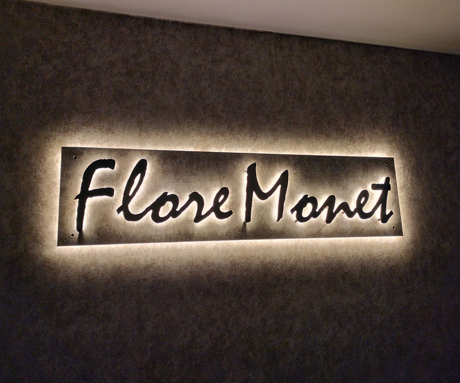 Лого с контражурным свечением для Flore Monet