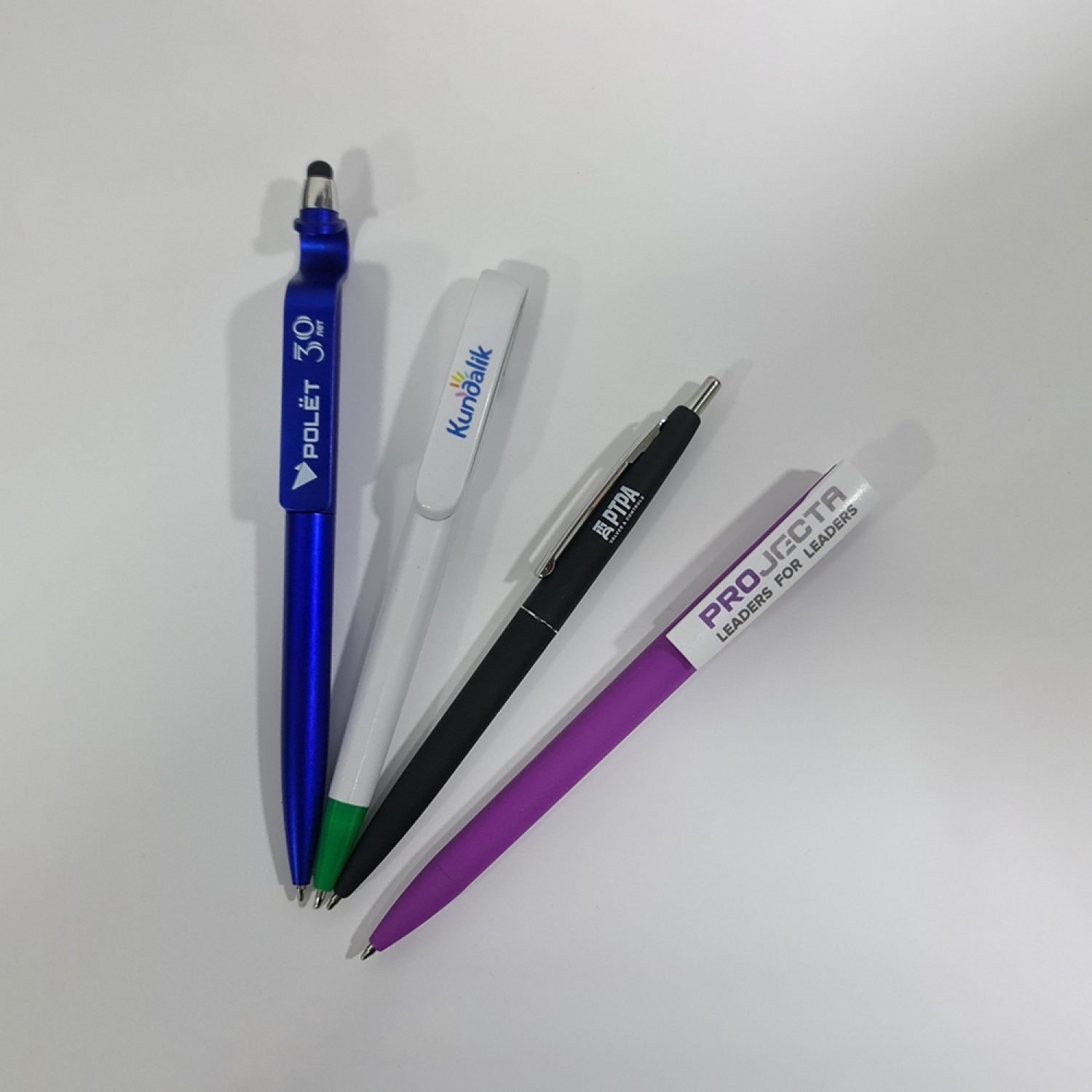 Ручки с нанесением фирменного логотипа