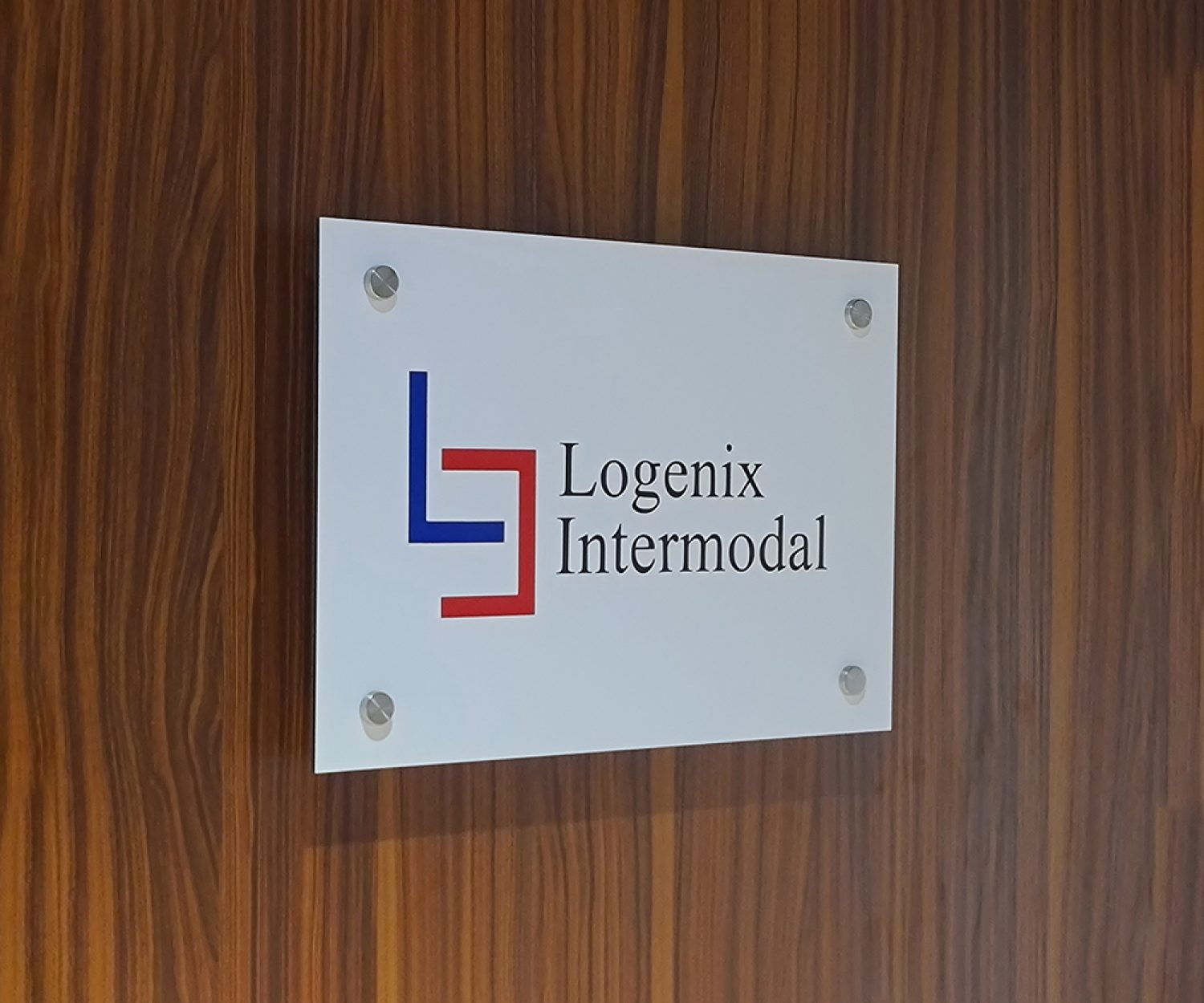 Рекламная табличка для Logenix Intermodal