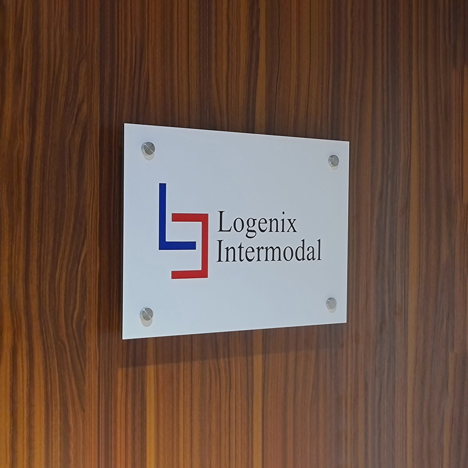 Рекламная табличка для Logenix Intermodal